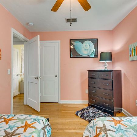Fort Walton Coastal Retreat With Yard Walk To Beach Fort Walton Beach Exterior photo