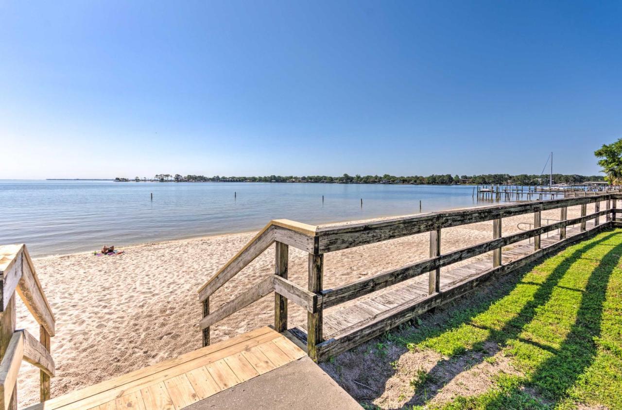 Fort Walton Coastal Retreat With Yard Walk To Beach Fort Walton Beach Exterior photo