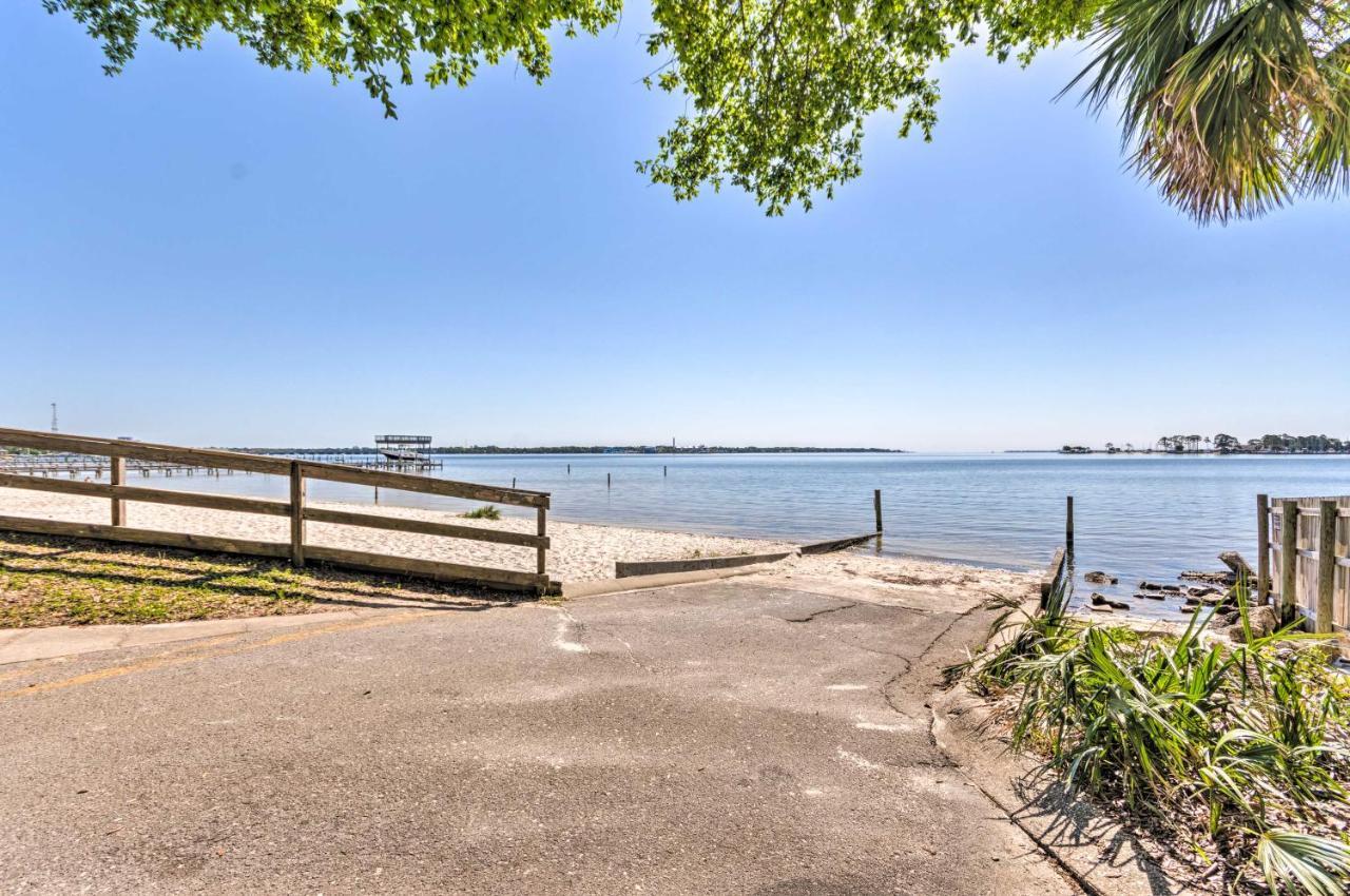 Fort Walton Coastal Retreat With Yard Walk To Beach Fort Walton Beach Exterior photo