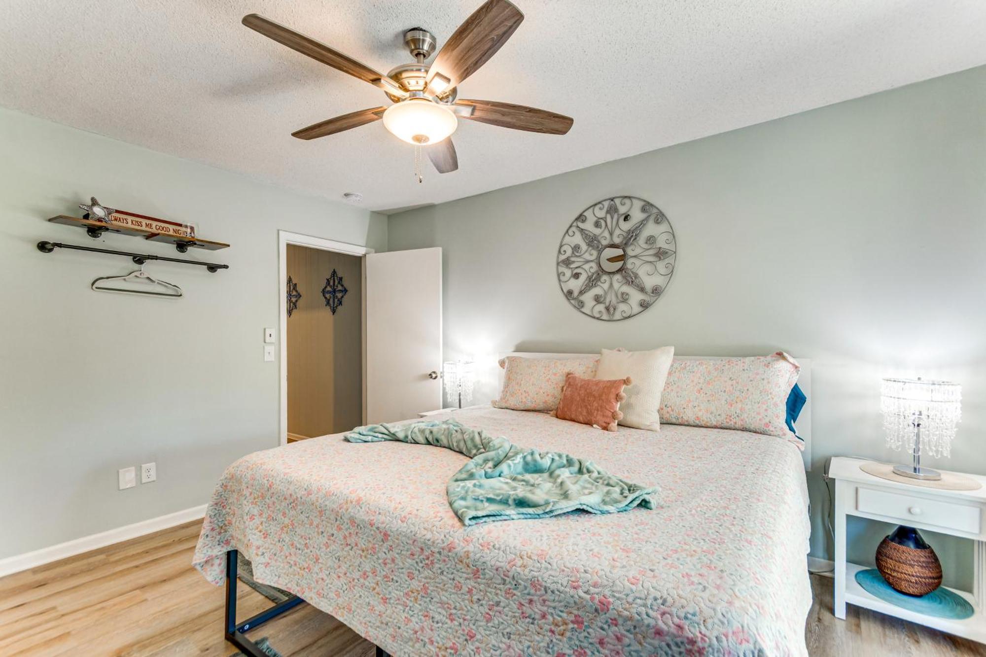 Fort Walton Coastal Retreat With Yard Walk To Beach Fort Walton Beach Exterior photo