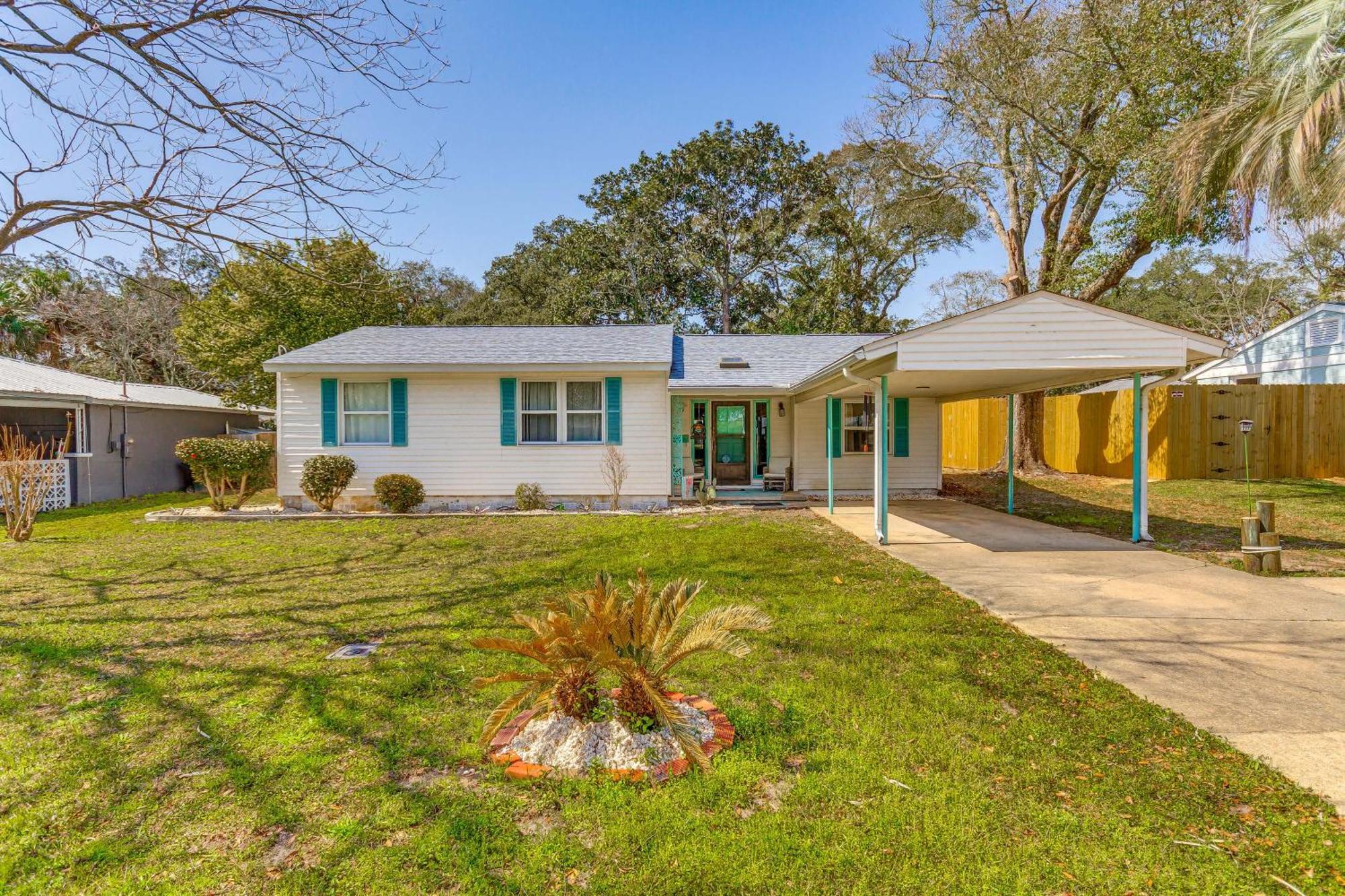 Fort Walton Coastal Retreat With Yard Walk To Beach Fort Walton Beach Exterior photo