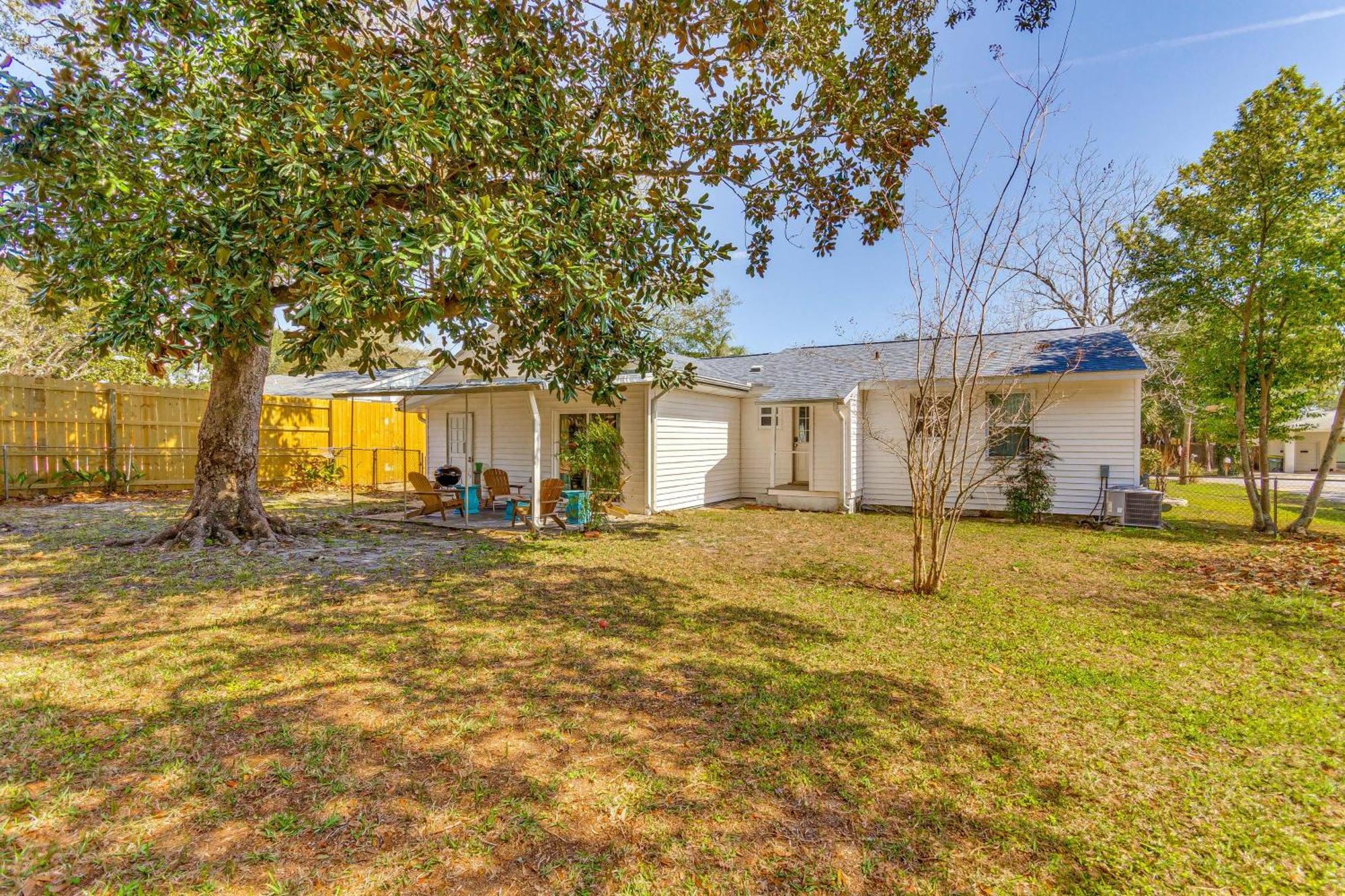 Fort Walton Coastal Retreat With Yard Walk To Beach Fort Walton Beach Exterior photo